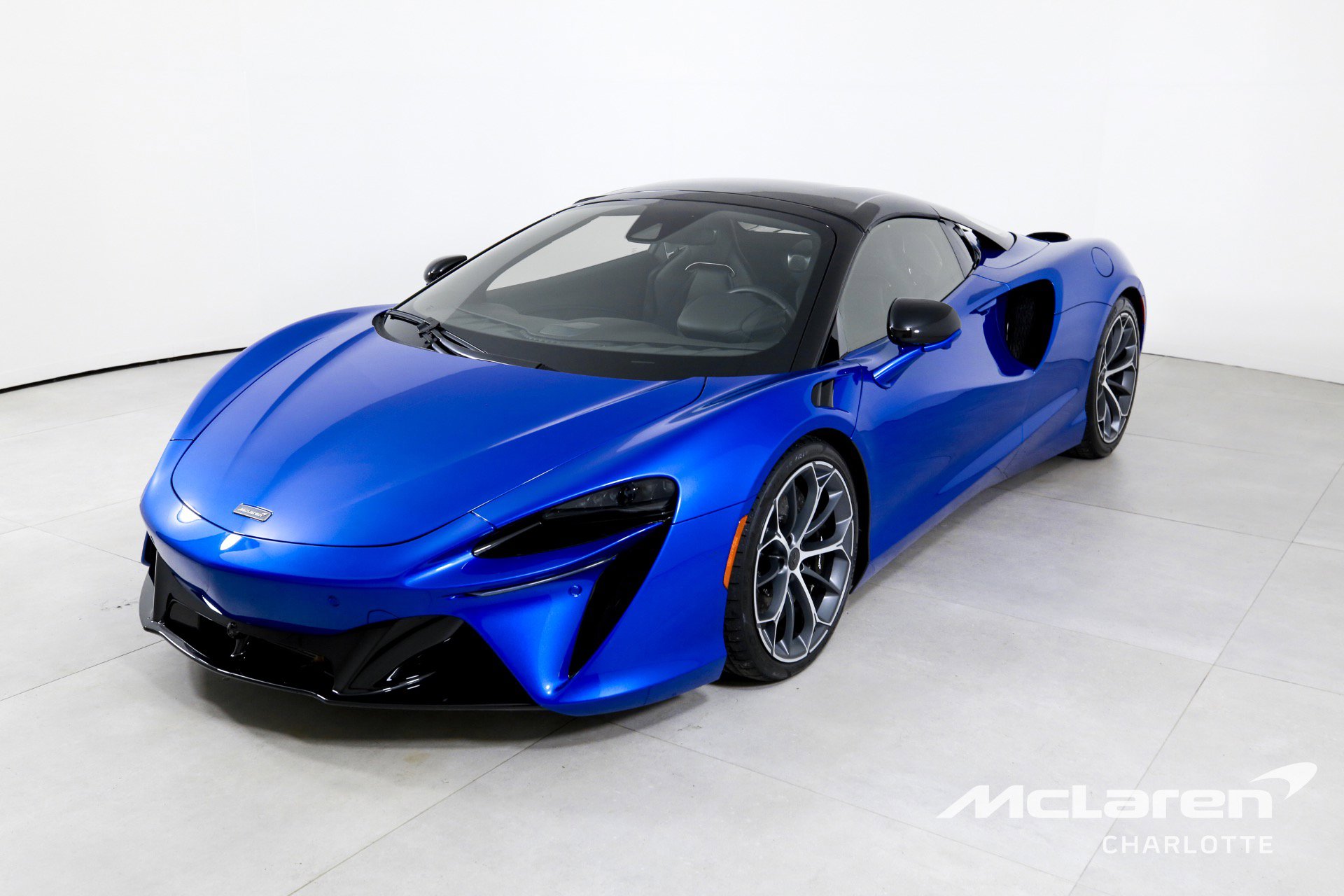 Used 2025 McLaren Artura Spider image 4