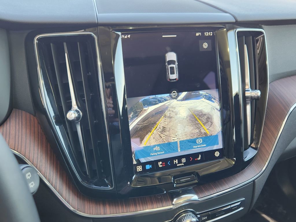 Used 2023 Volvo XC60 B5 Plus image 9