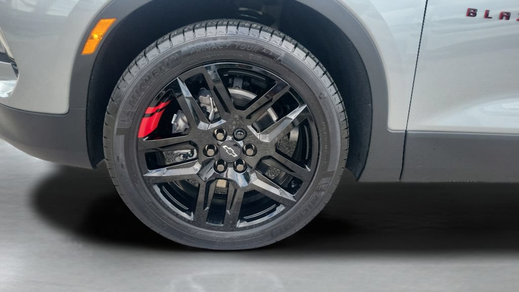 Used 2025 Chevrolet Blazer LT w/ Sound & Technology Package FWD image 25