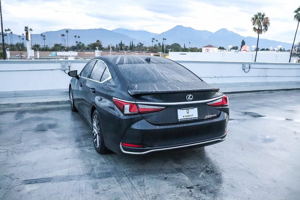 Used 2025 Lexus ES 300h w/ Luxury Package FWD image 7