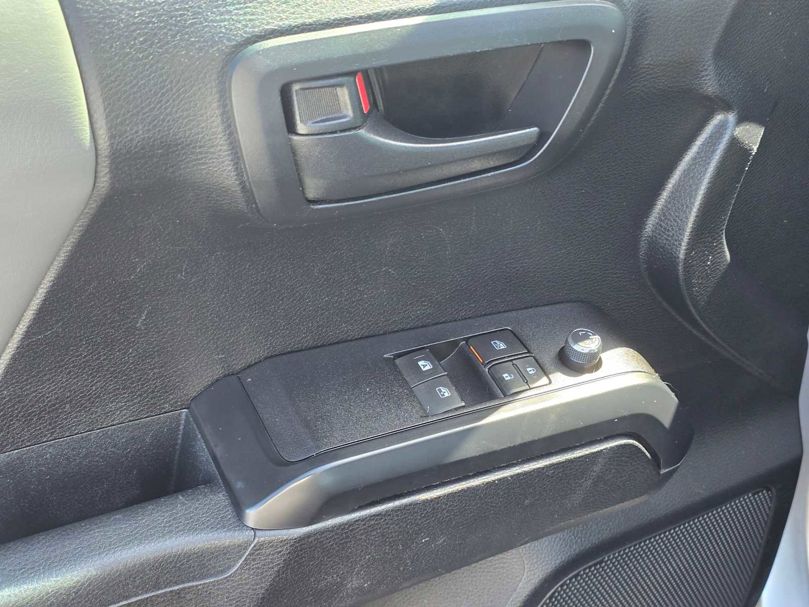 Used 2017 Toyota Tacoma SR RWD image 25