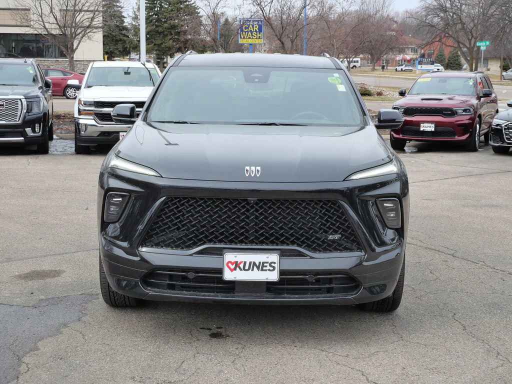 Used 2025 Buick Enclave Sport Touring image 2
