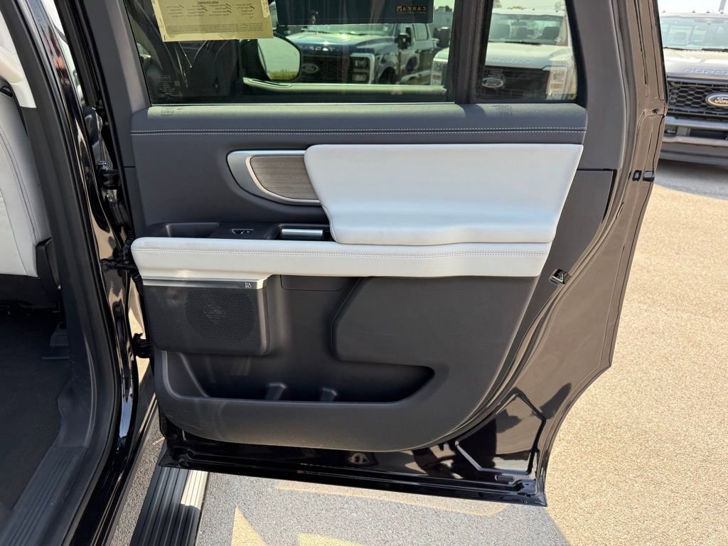 Used 2025 Ford Expedition Max Platinum image 22