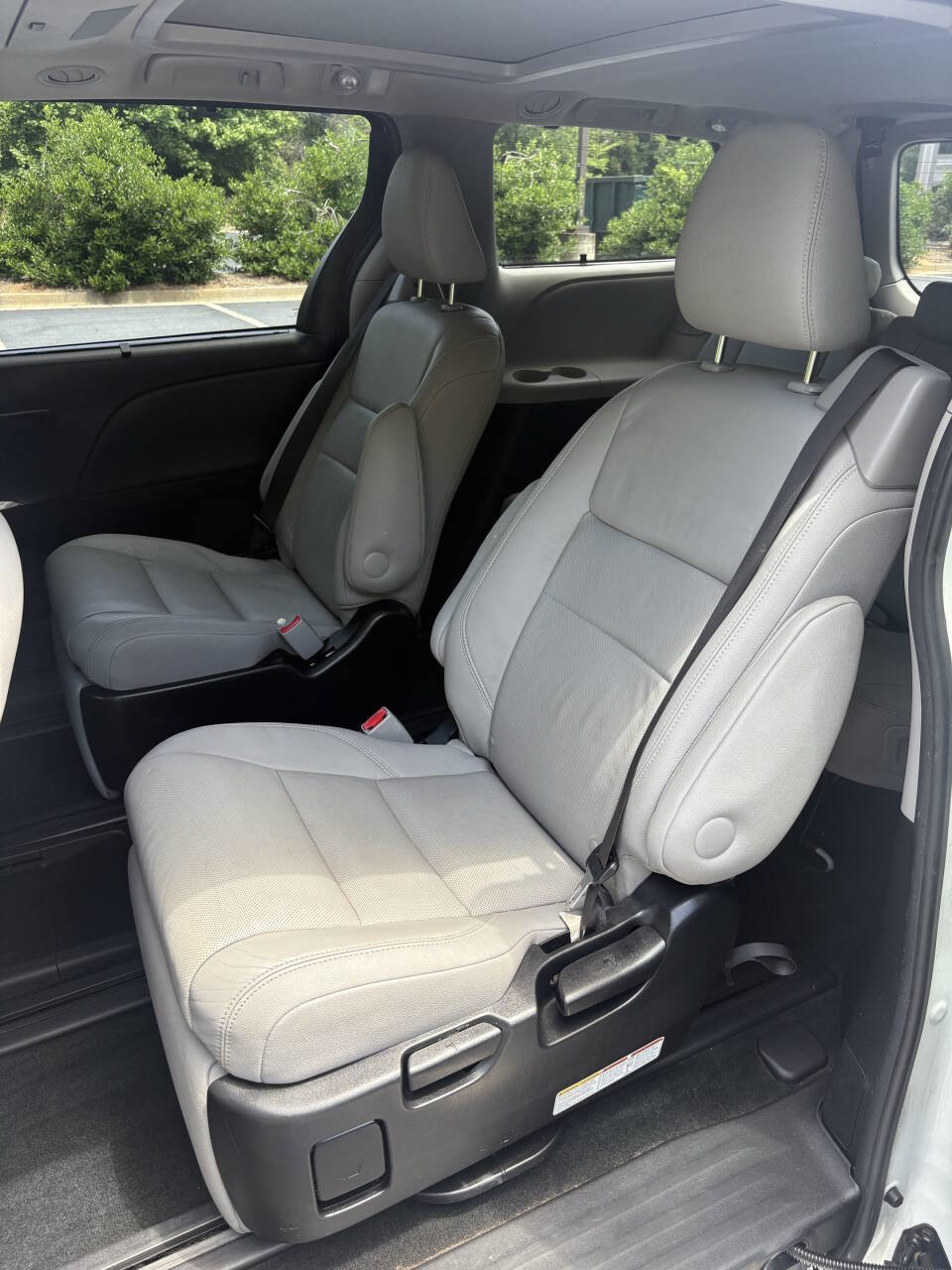 Used 2017 Toyota Sienna Limited Premium FWD image 35