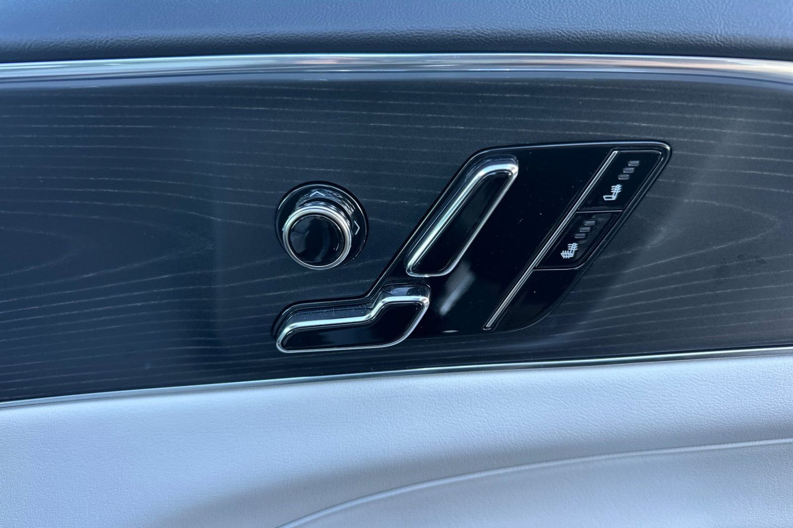 Certified 2024 Cadillac Lyriq Luxury image 23