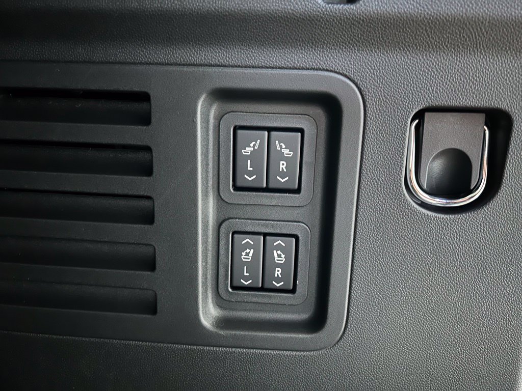 New 2027 Chevrolet Traverse RS w/ LPO, Floor Liner Package AWD/4WD image 18