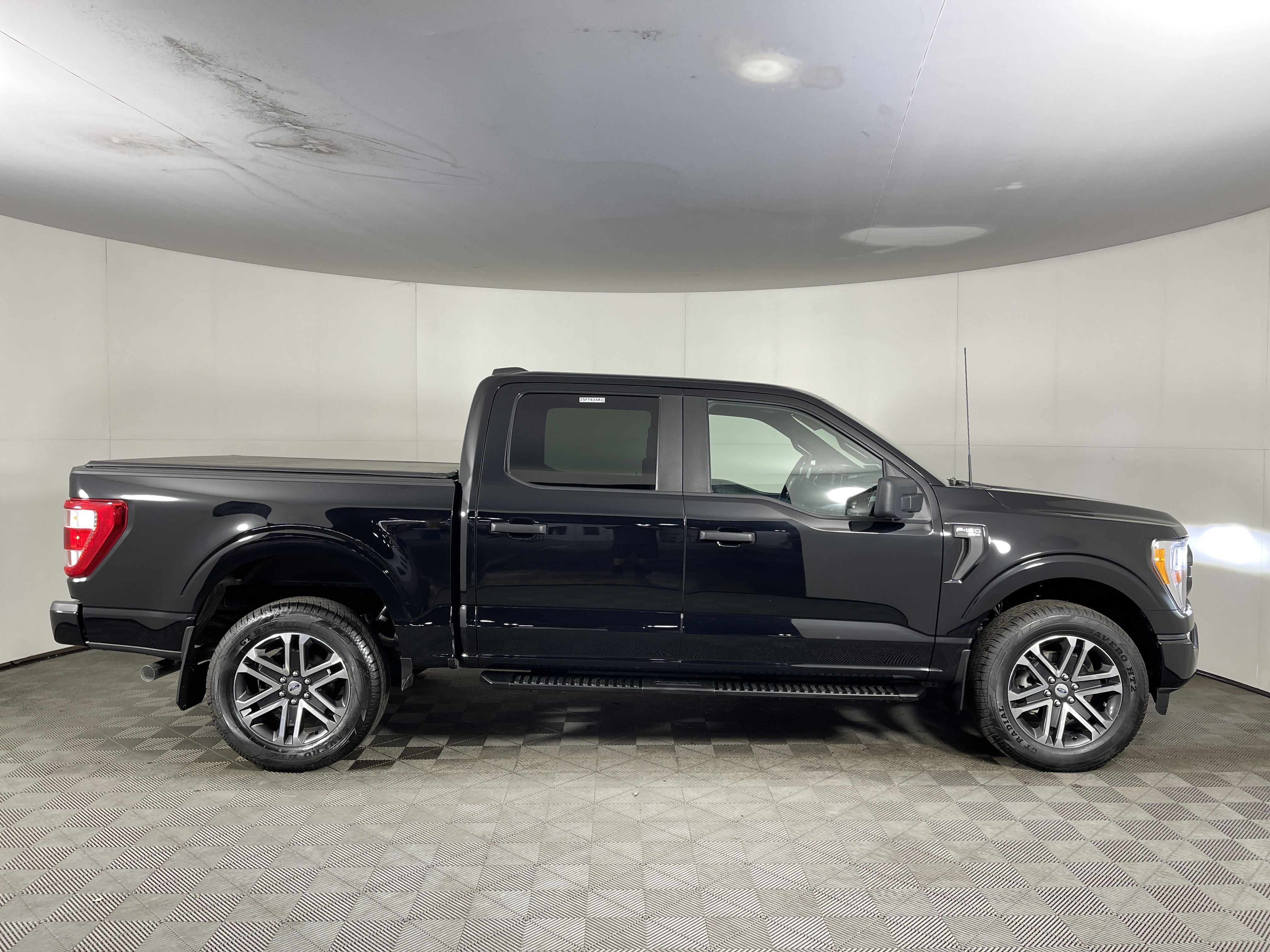Used 2022 Ford F150 XL w/ STX Appearance Package image 5