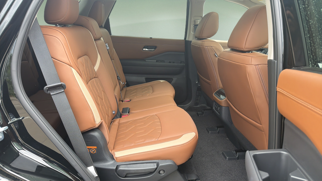 New 2026 Nissan Pathfinder Platinum w/ Cargo Package AWD/4WD image 23