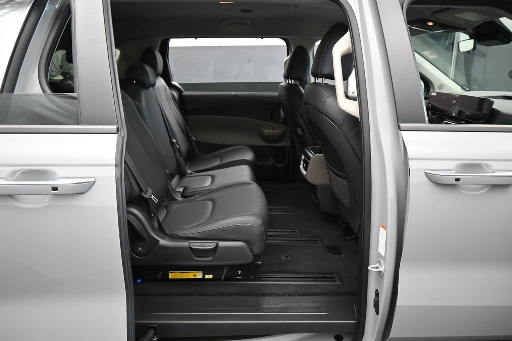 Used 2025 Kia Carnival EX FWD image 43
