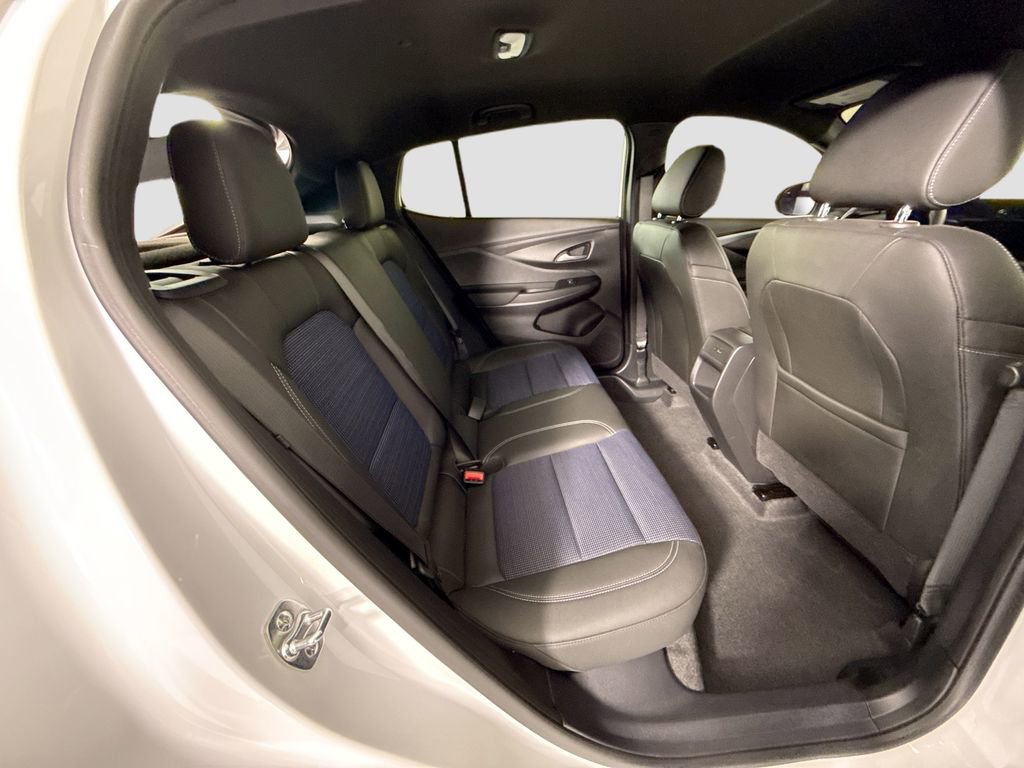 Used 2025 Buick Envista Preferred w/ Convenience II Package FWD image 22