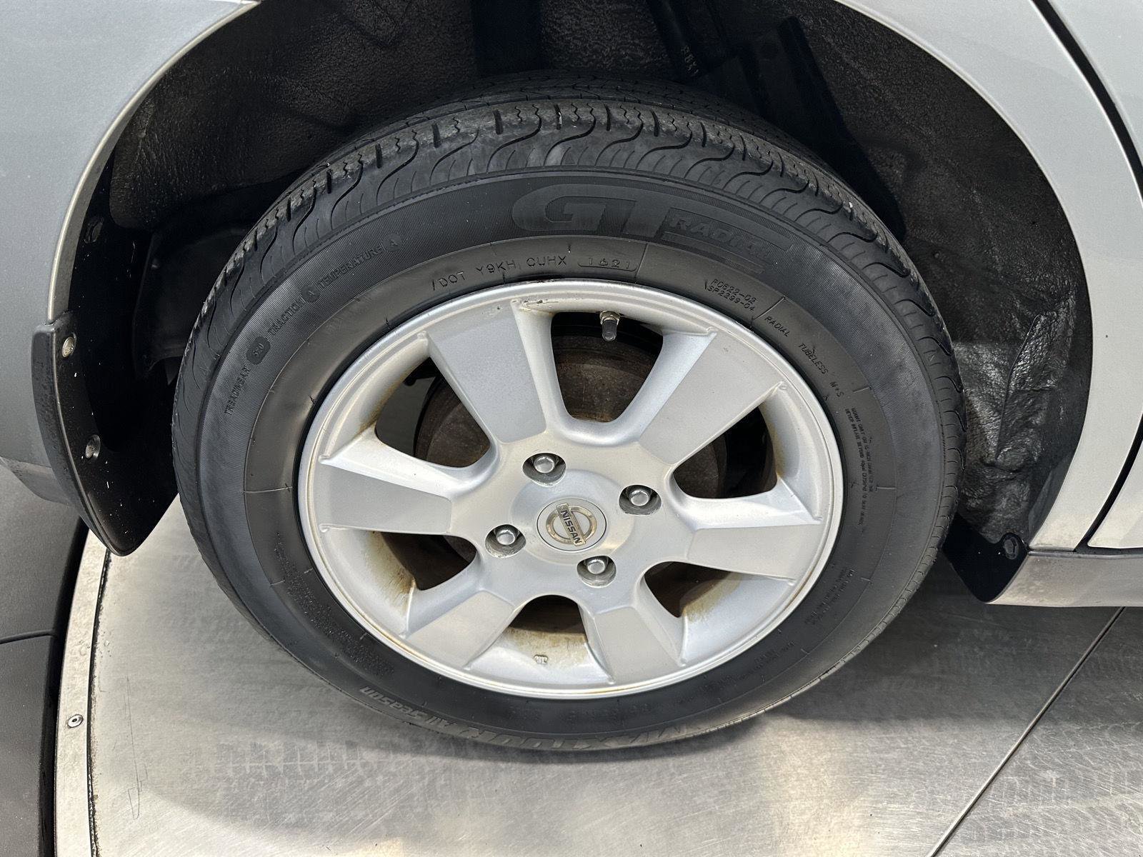 Used 2009 Nissan Versa Hatchback w/ Convenience Pkg FWD image 11