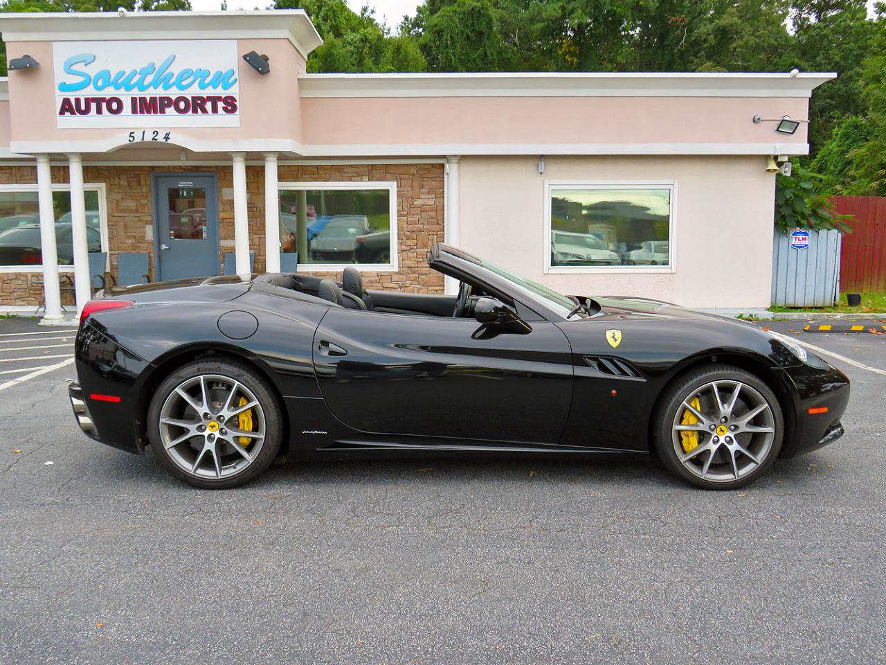 Used 2011 Ferrari California image 9