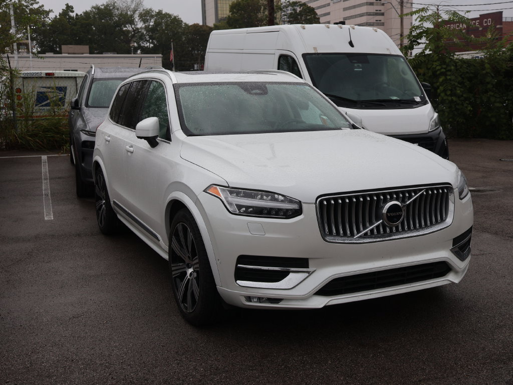 Used 2023 Volvo XC90 B6 Ultimate w/ Lounge Package AWD/4WD image 3