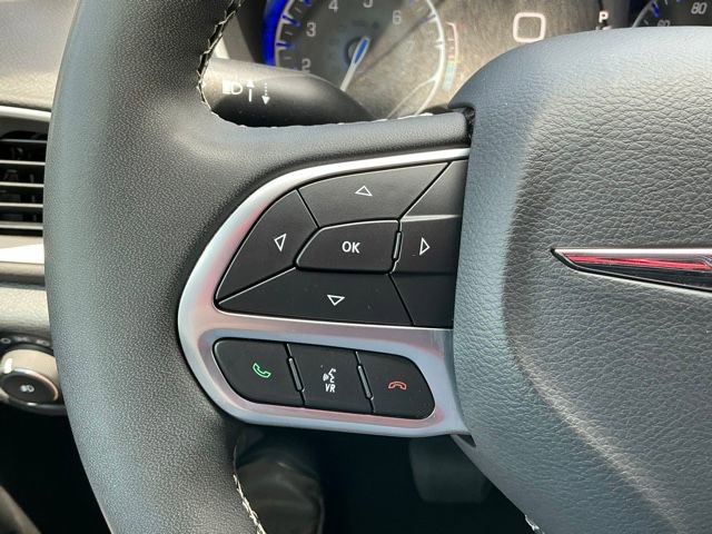 Used 2025 Chrysler Pacifica Select FWD image 23
