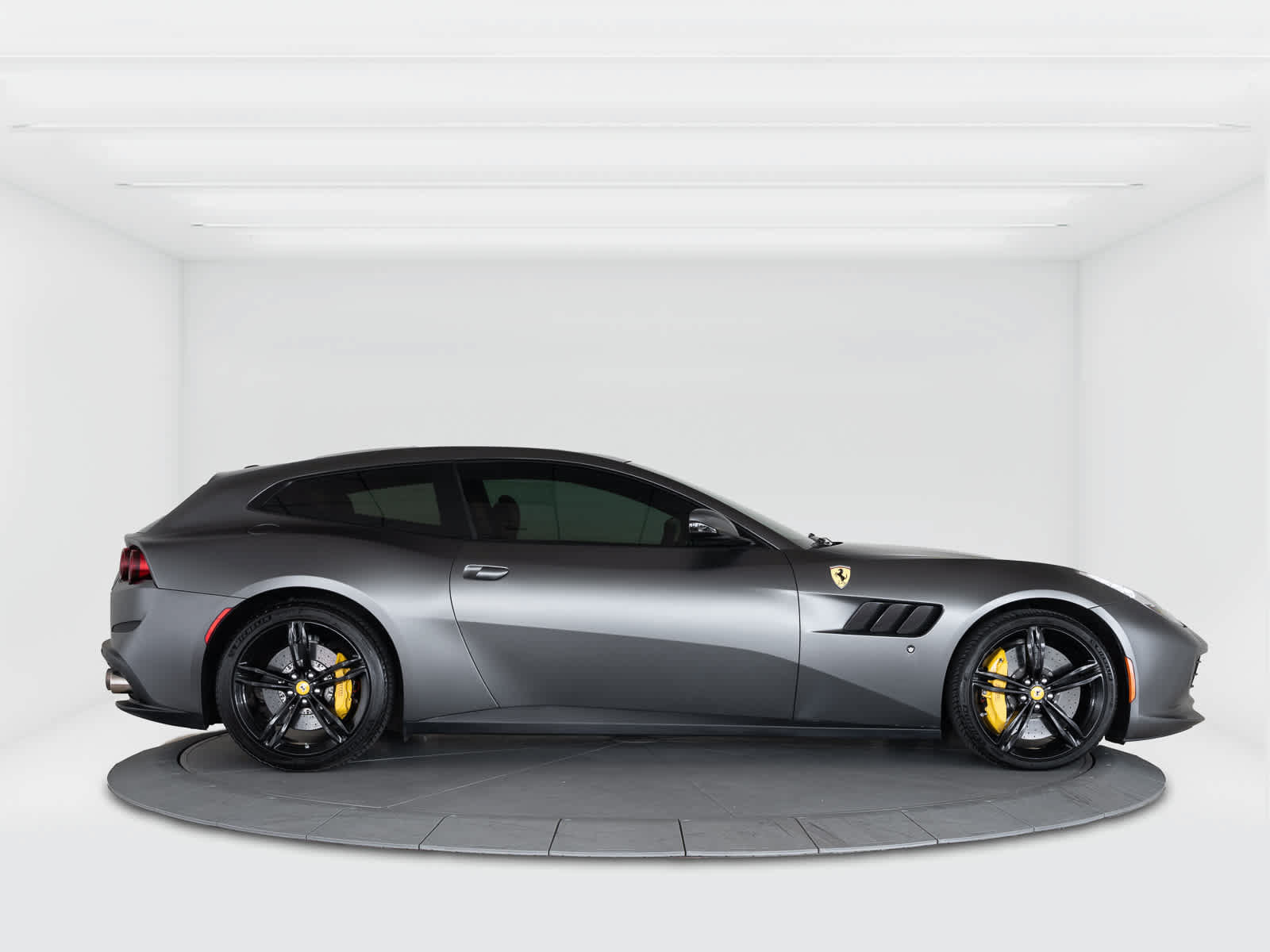 Certified 2018 Ferrari GTC4Lusso AWD/4WD image 6