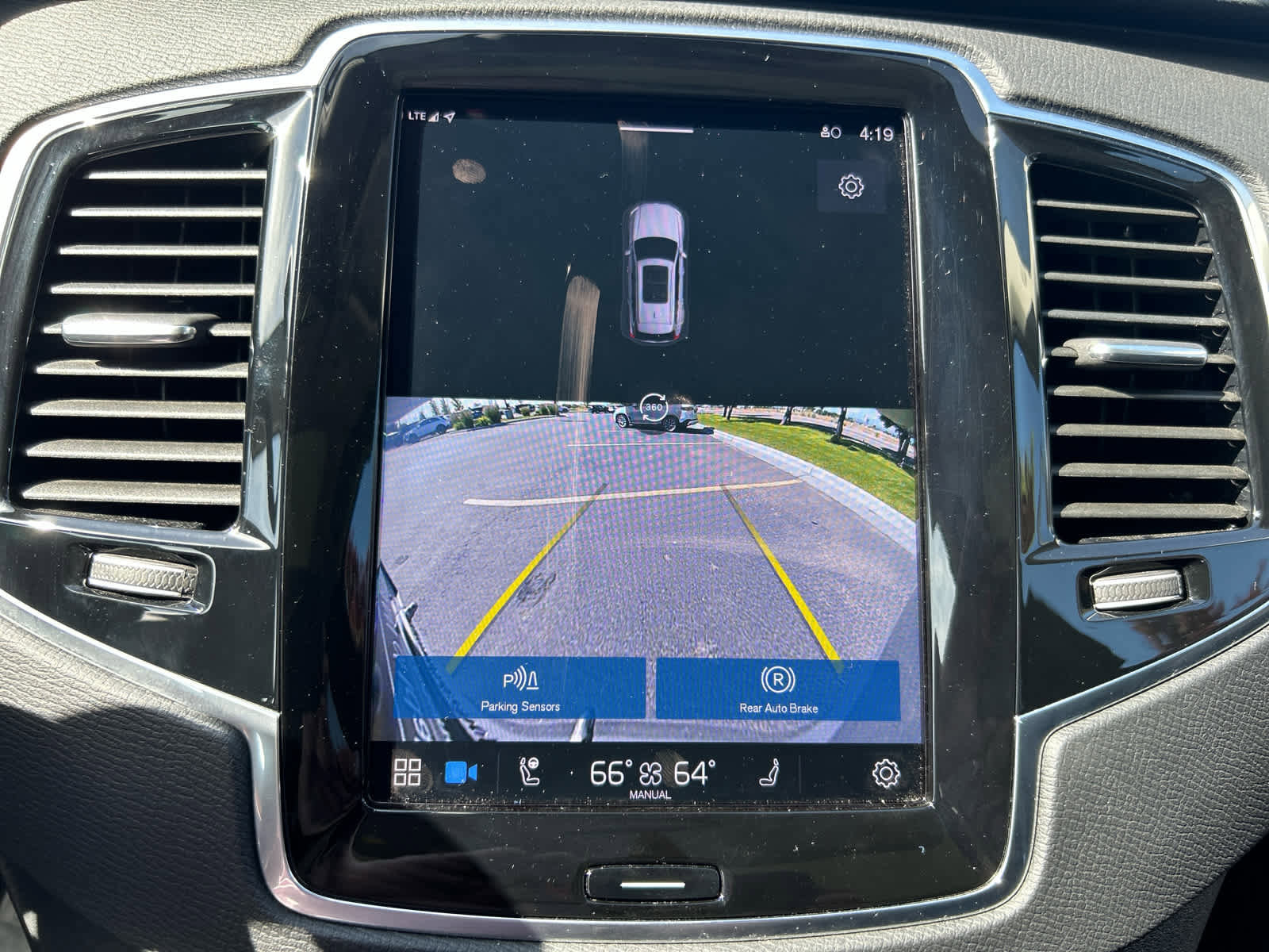 Used 2023 Volvo XC90 B6 Plus image 30