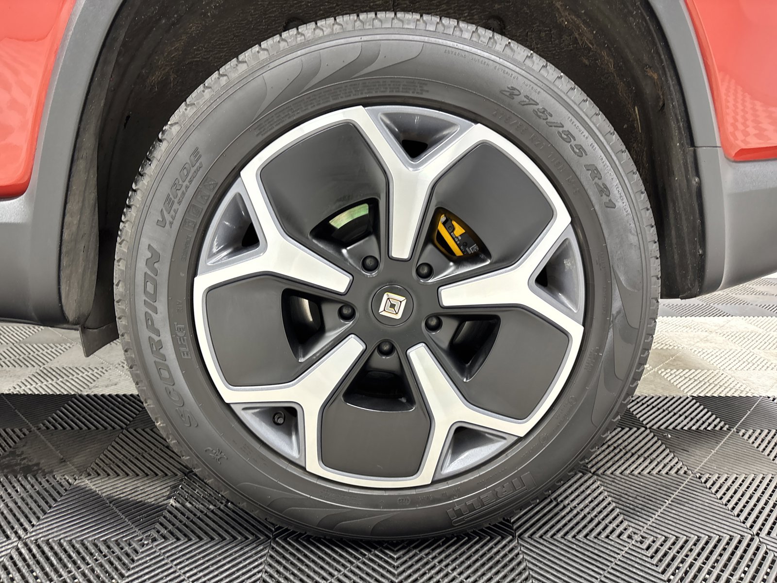 Used 2024 Rivian R1S Adventure image 10