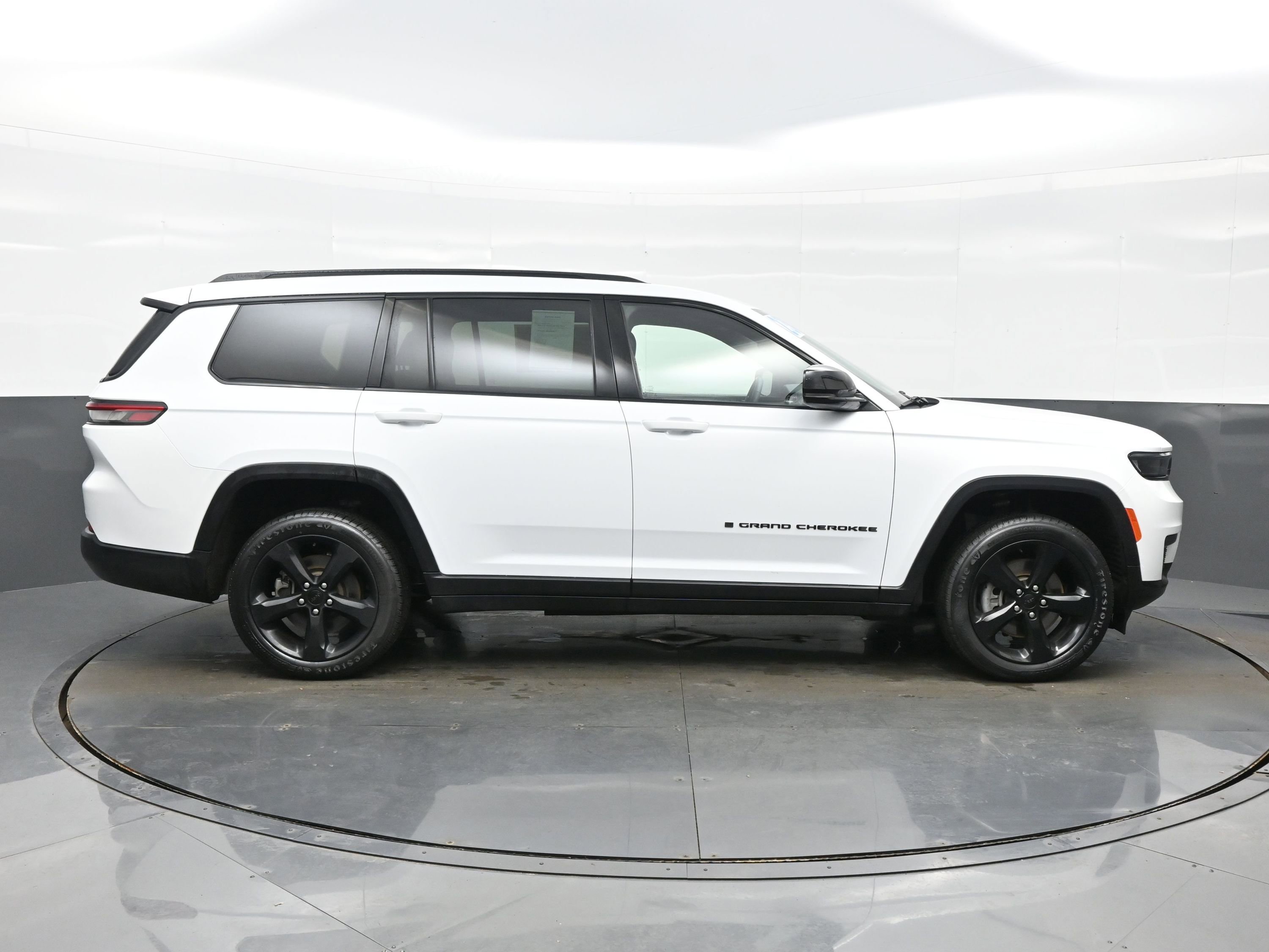 Used 2023 Jeep Grand Cherokee L Laredo image 7