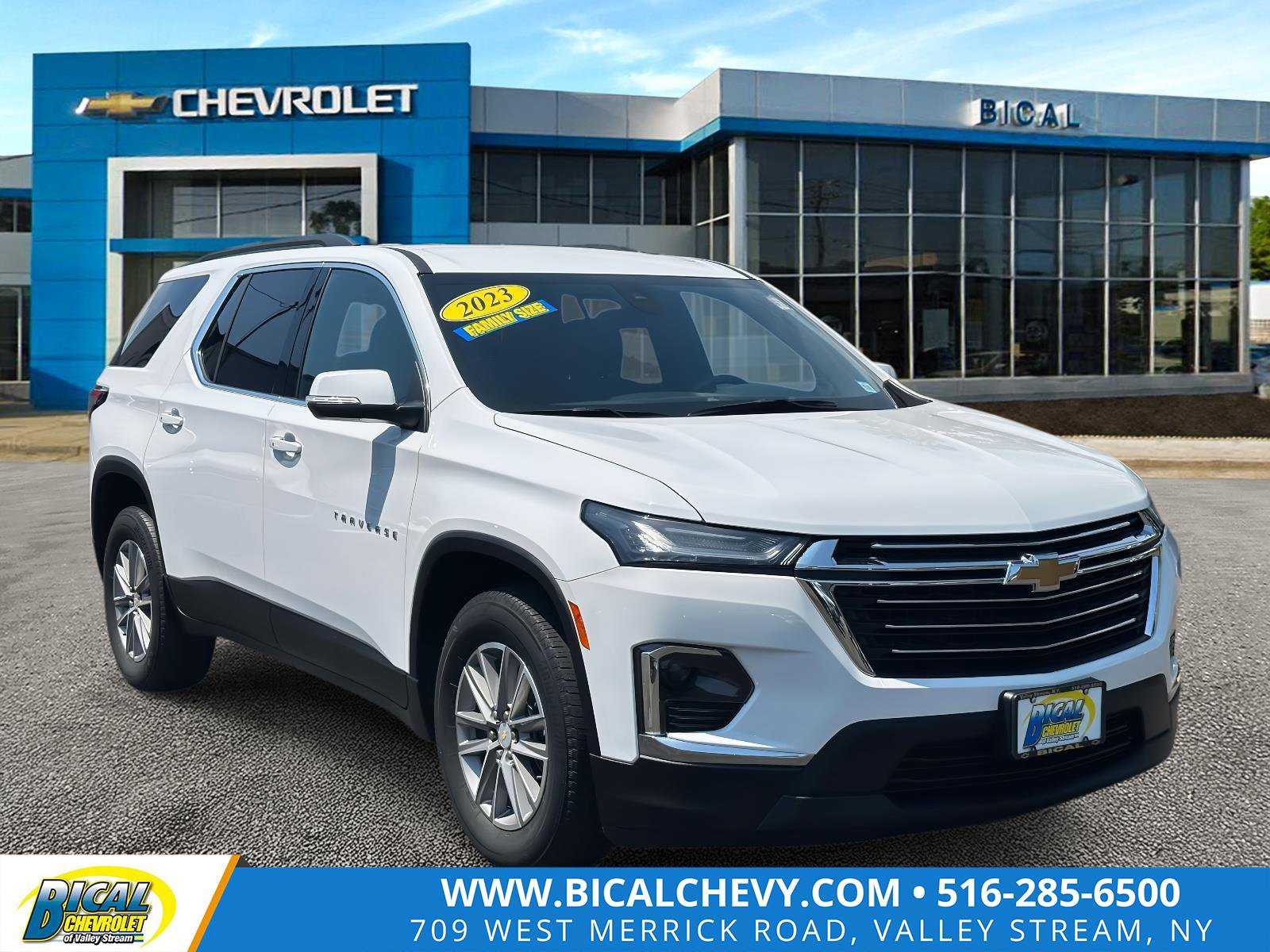 Used 2023 Chevrolet Traverse LT