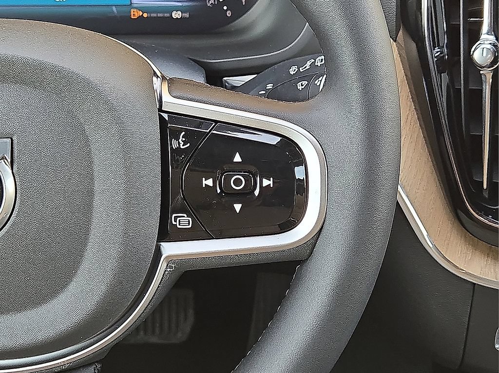 New 2026 Volvo XC60 B5 Core AWD/4WD image 13