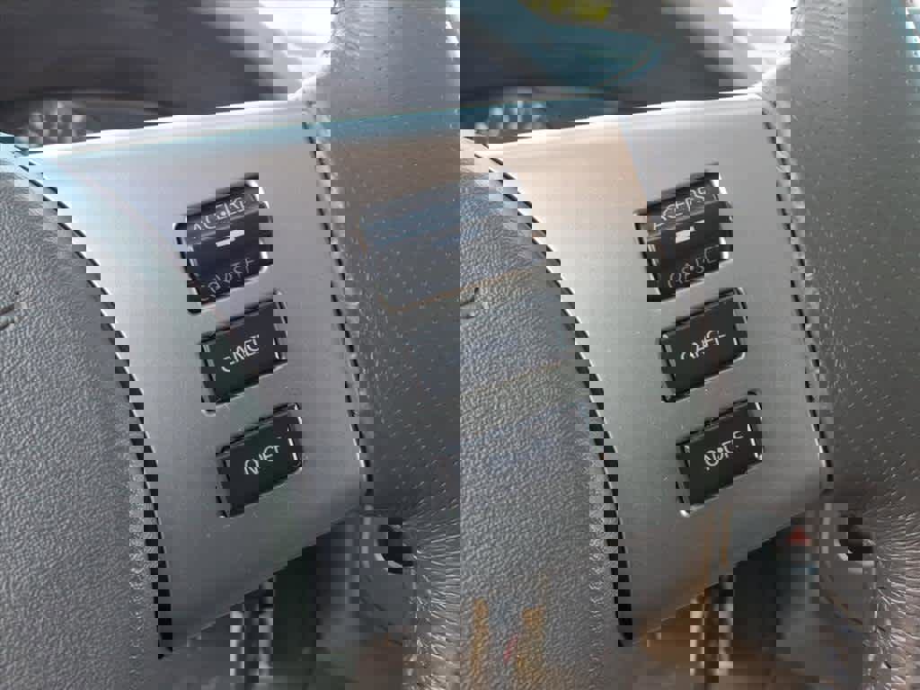 Certified 2018 Nissan Frontier SV w/ Value Truck Package image 8