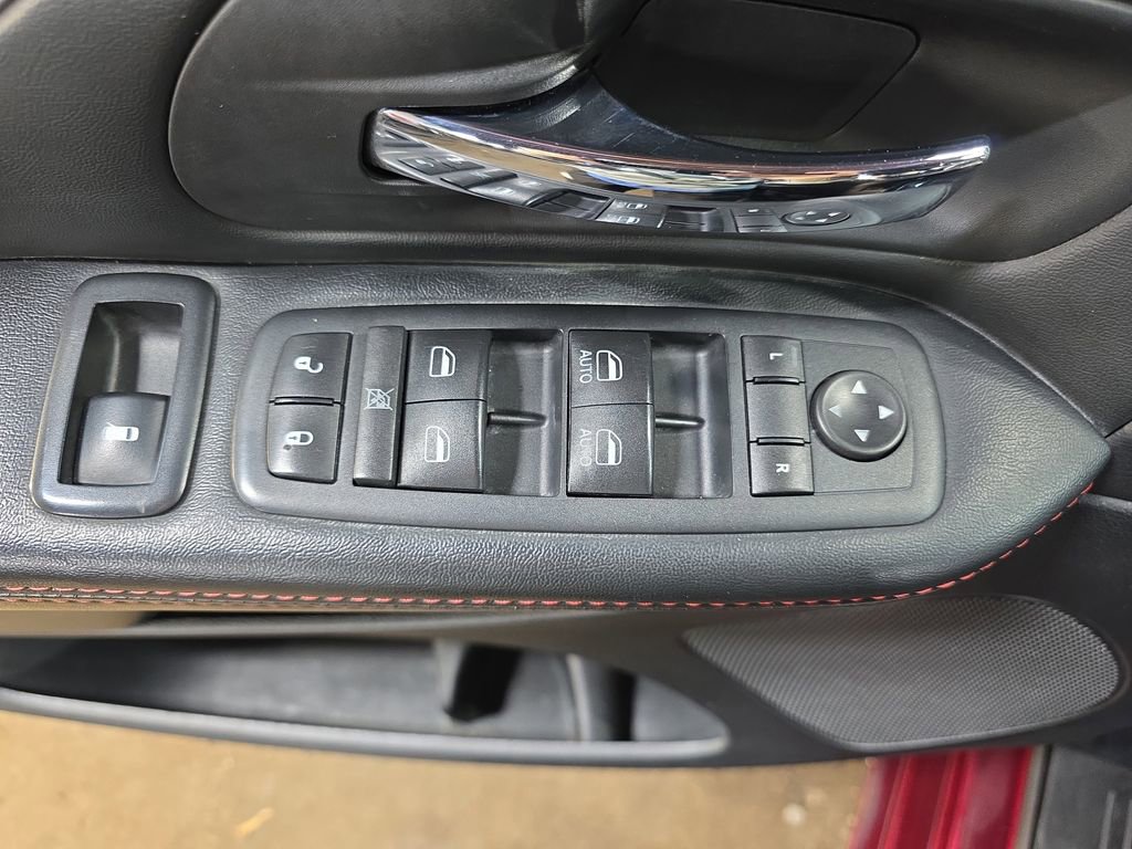 Used 2017 Dodge Grand Caravan GT image 28