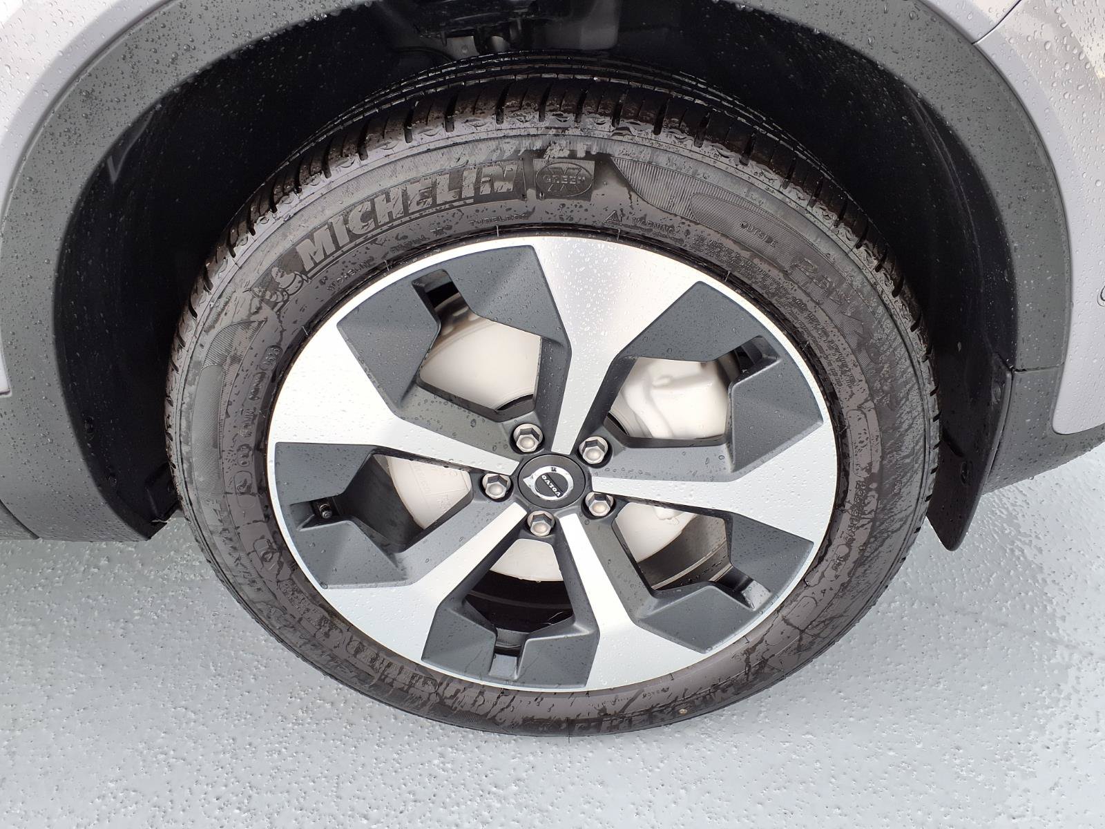 New 2026 Volvo XC40 B5 Plus w/ Climate Package AWD/4WD image 9