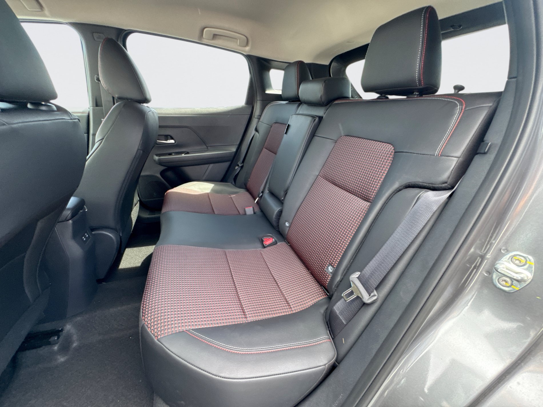 New 2027 Nissan Kicks SR FWD image 14