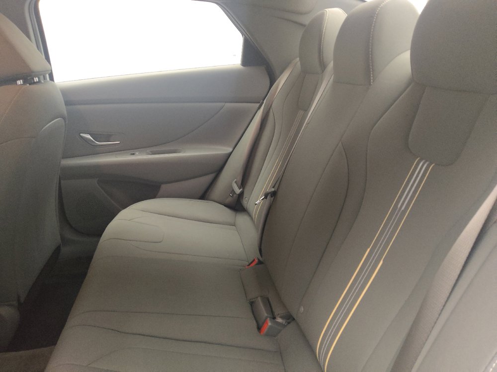 Used 2025 Hyundai Elantra Sport FWD image 18