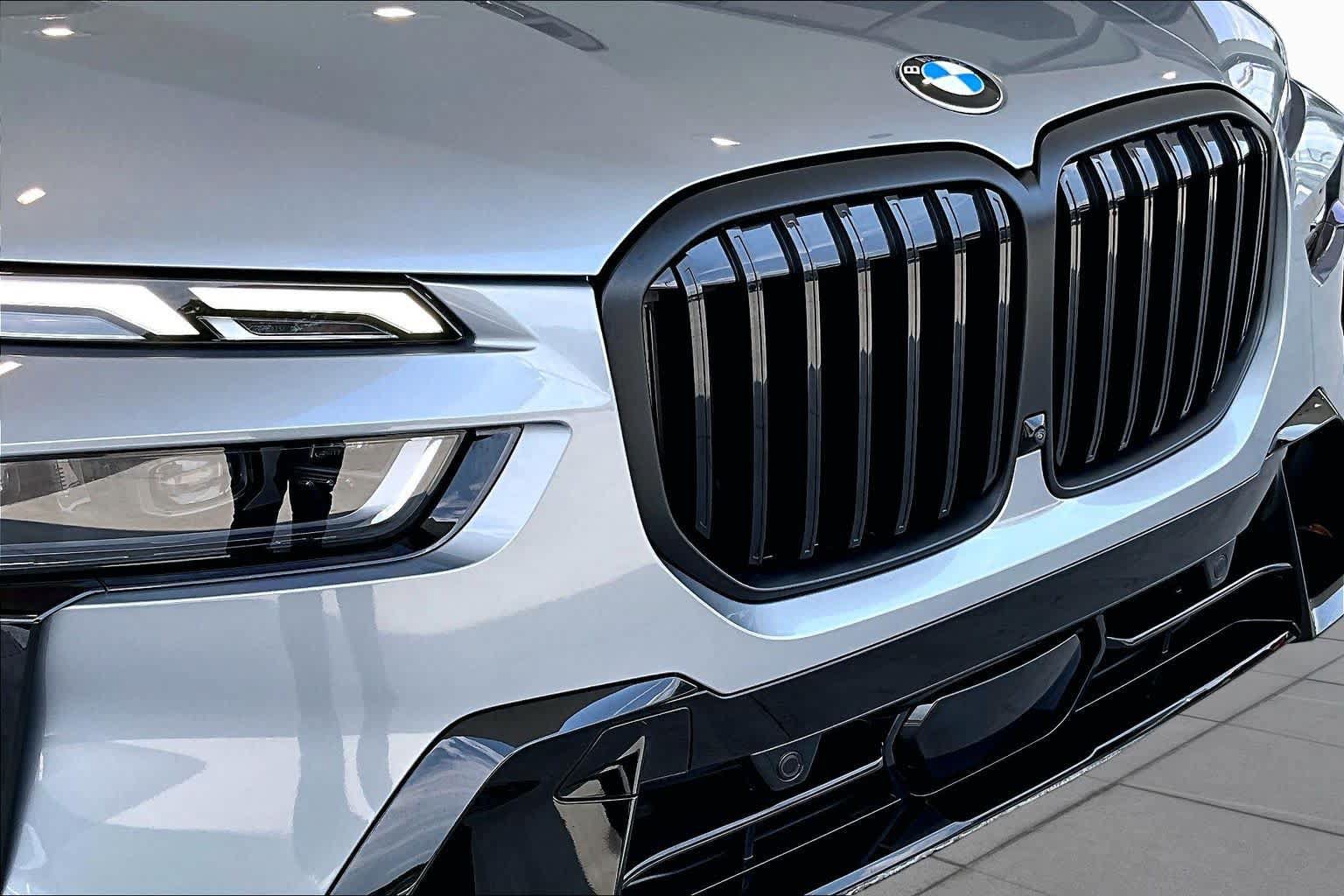 Used 2025 BMW X7 xDrive40i w/ M Sport Package AWD/4WD image 29
