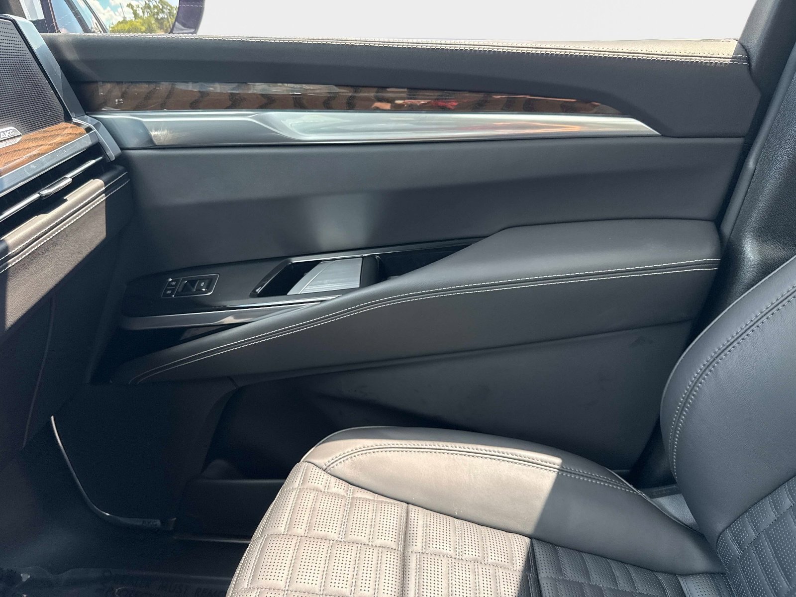 Used 2026 Cadillac Escalade Platinum Sport image 25