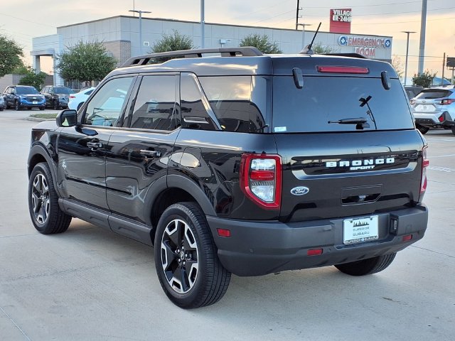 Used 2023 Ford Bronco Sport Outer Banks w/ Tech Package AWD/4WD image 2