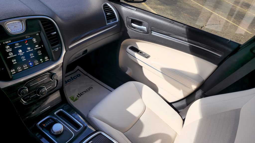 Used 2018 Chrysler 300 Touring RWD image 23