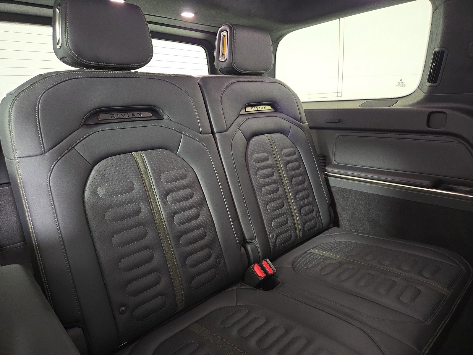 Used 2022 Rivian R1S Launch Edition image 25