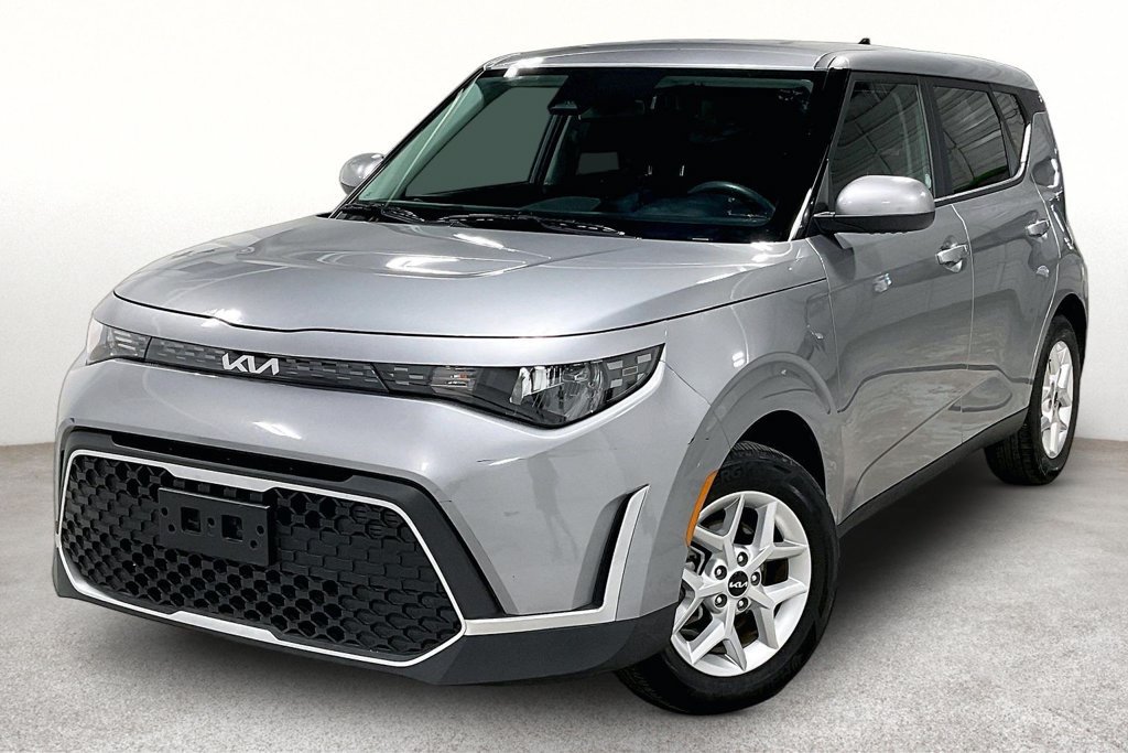 Used 2025 Kia Soul LX w/ LX Technology Package FWD image 14