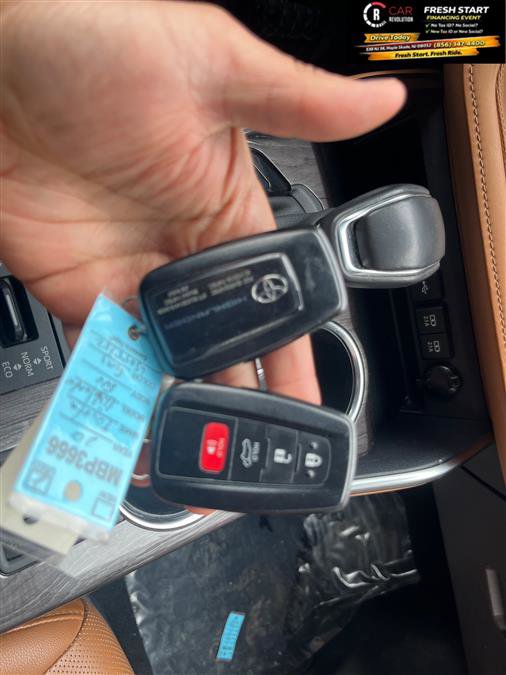 Used 2020 Toyota Highlander Platinum image 44