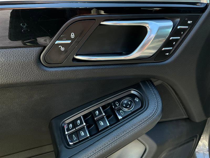 Used 2015 Porsche Macan S image 19