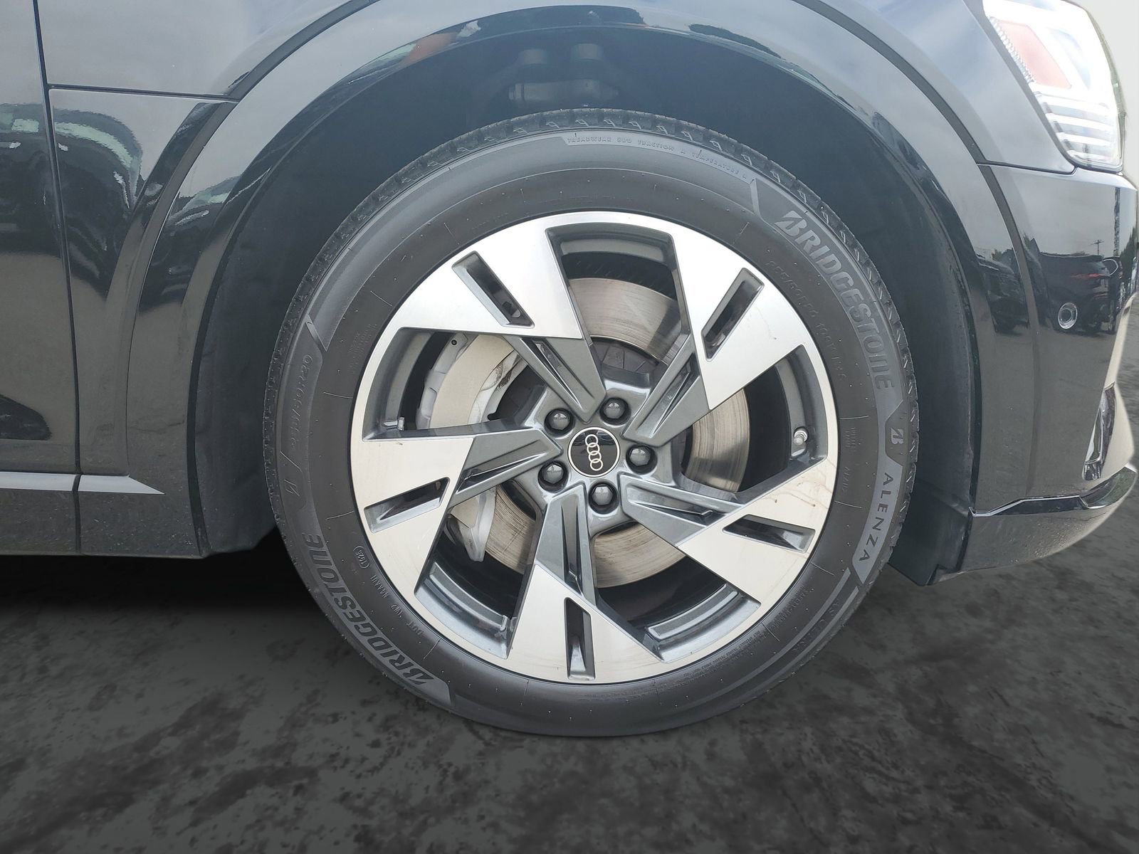 Used 2023 Audi e-tron Premium Plus w/ Premium Plus Package AWD/4WD image 6