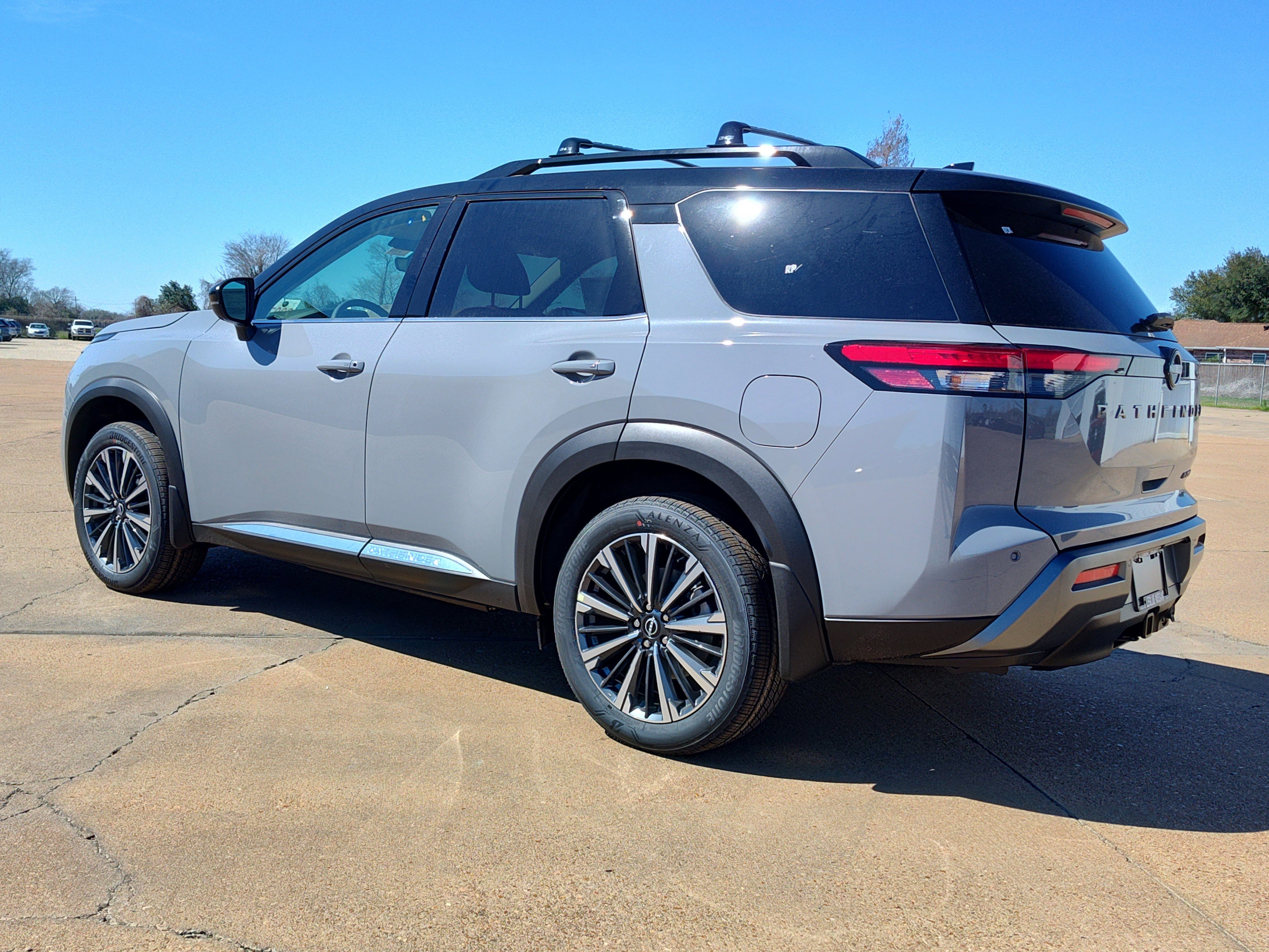 New 2026 Nissan Pathfinder Platinum image 3