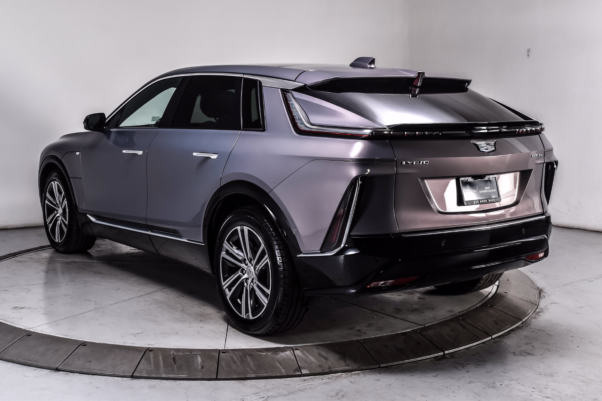 Used 2024 Cadillac Lyriq Luxury AWD/4WD image 6