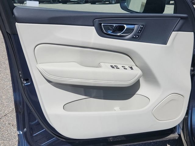 New 2025 Volvo XC60 B5 Core w/ Protection Package Premier image 7
