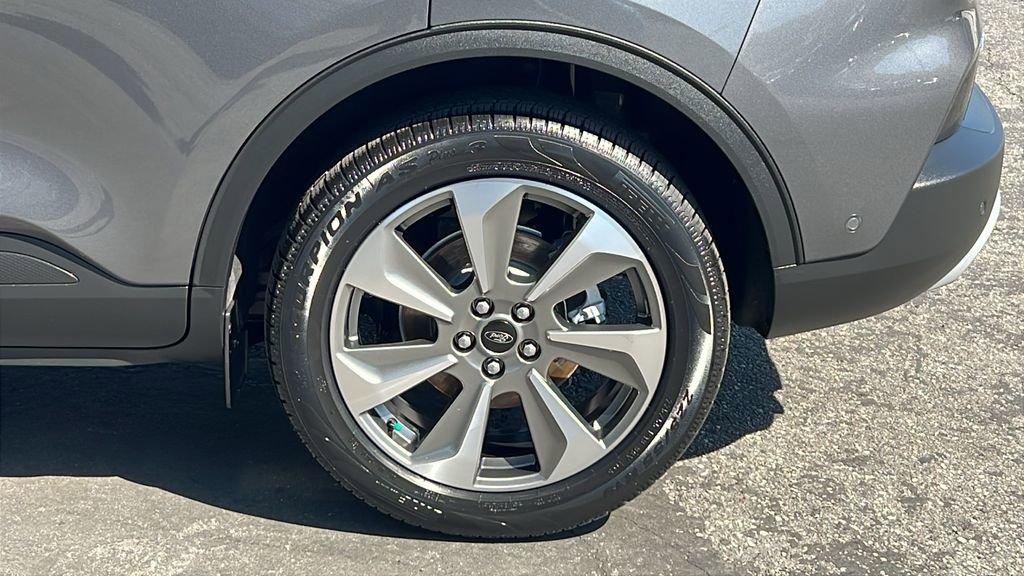 Certified 2023 Ford Escape Platinum w/ Premium Technology Package image 9