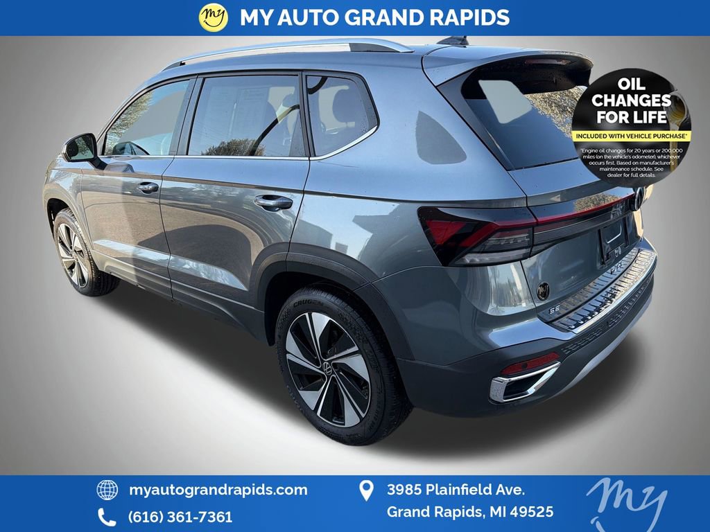 Used 2025 Volkswagen Taos SE w/ Panoramic Sunroof Package AWD/4WD image 5