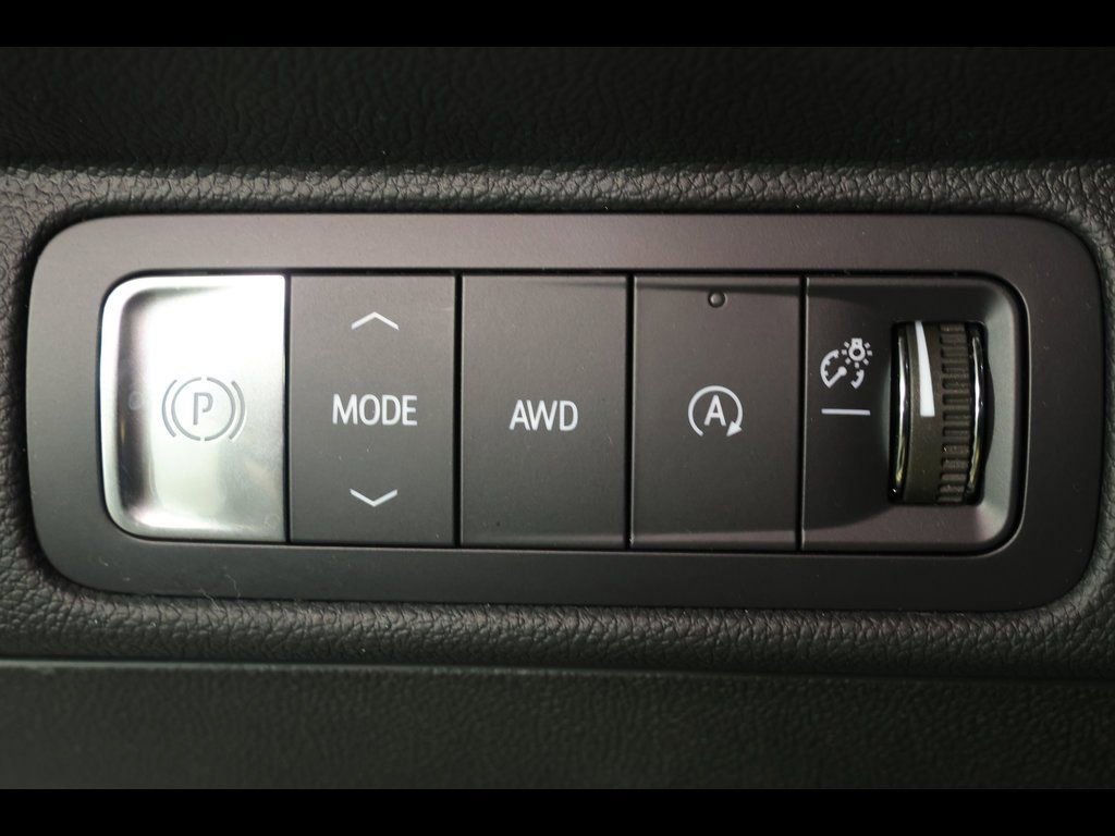 Used 2025 Chevrolet Traverse LT AWD/4WD image 13