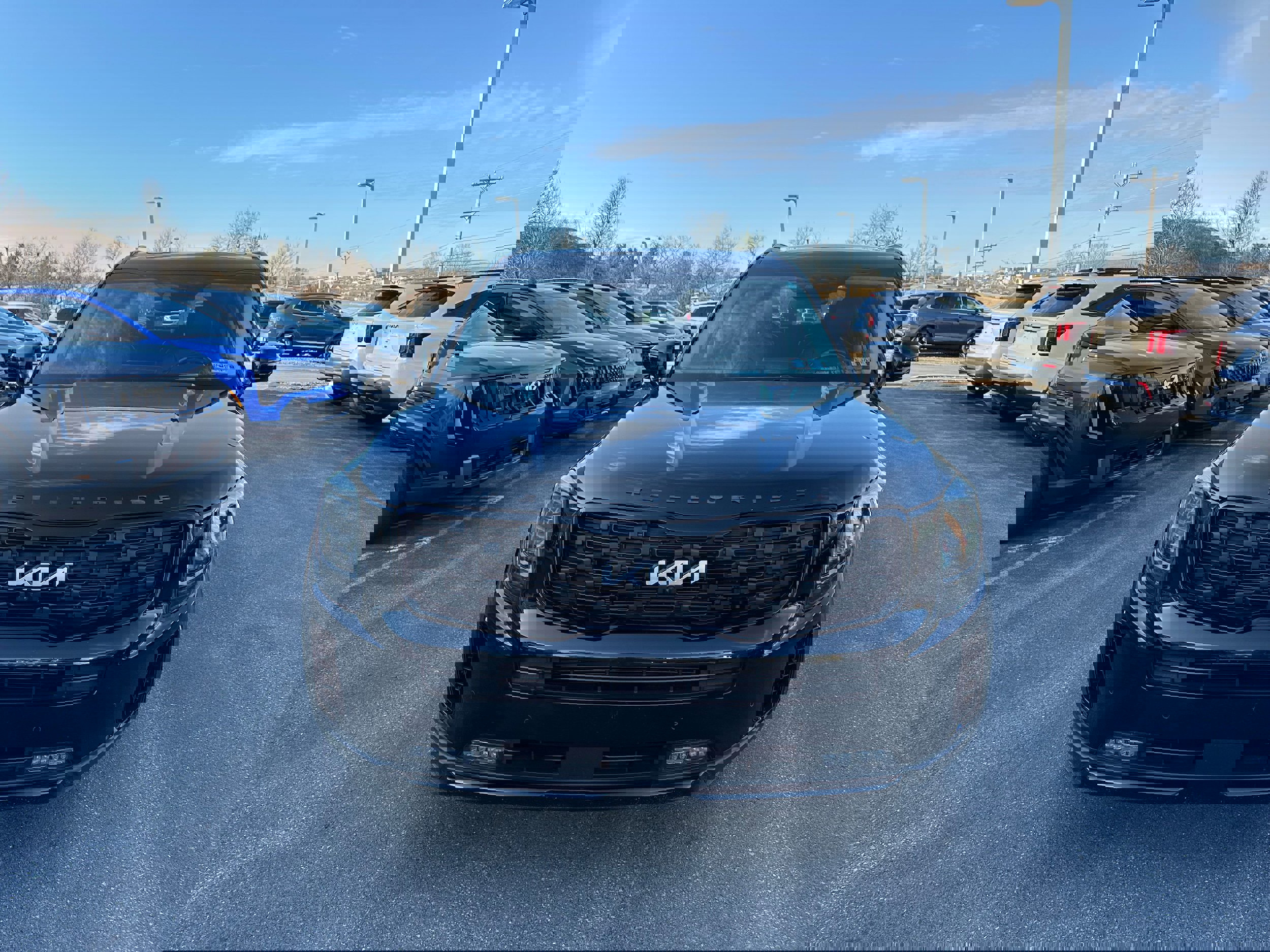 Used 2022 Kia Telluride SX w/ SX Prestige Package image 2