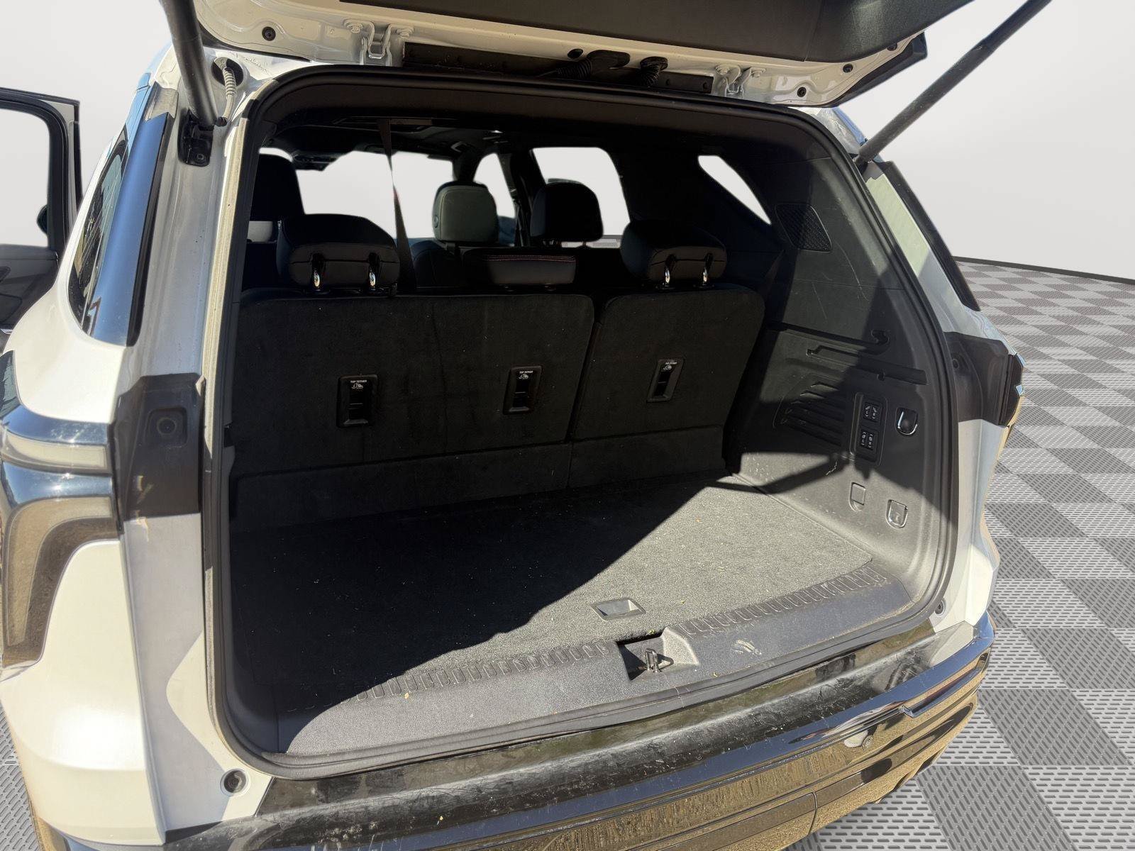 Used 2025 Chevrolet Traverse RS w/ LPO, Floor Liner Package FWD image 24