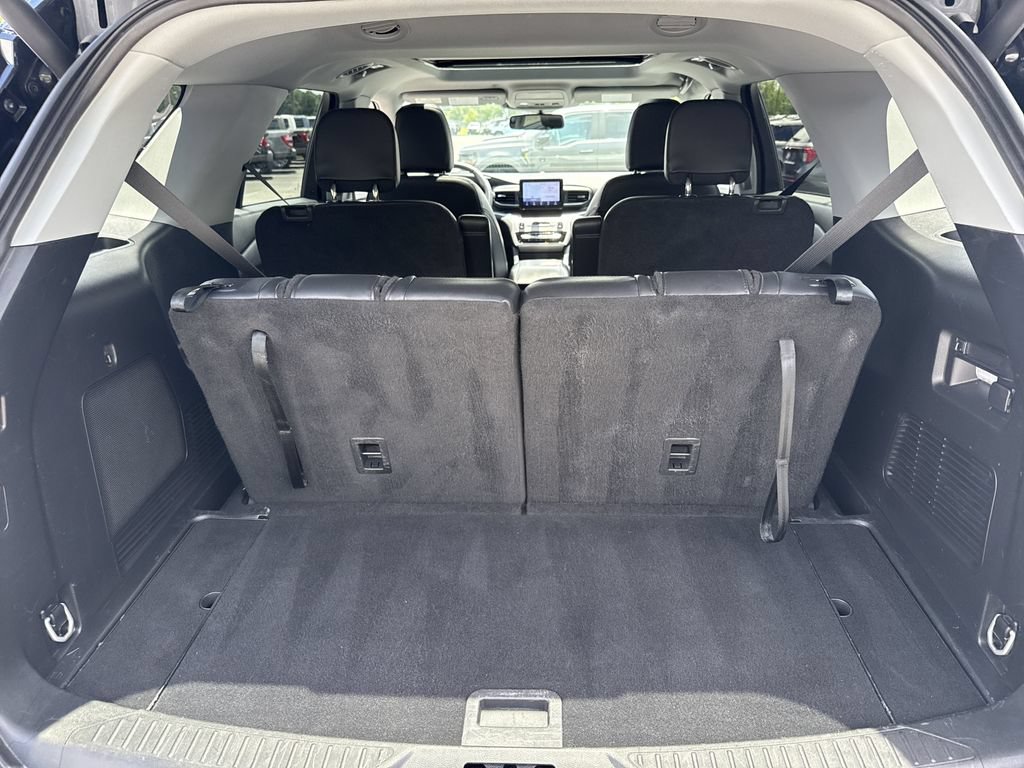 Used 2024 Ford Explorer XLT w/ Equipment Group 202A AWD/4WD image 18
