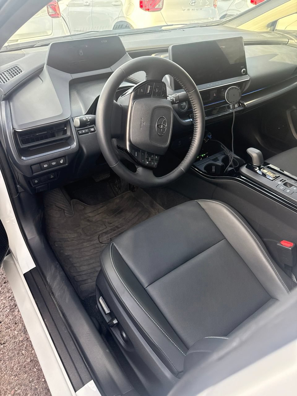 Used 2026 Toyota Prius Plug-In Hybrid FWD image 9