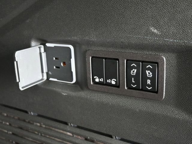 Used 2023 Chevrolet Tahoe Z71 w/ Z71 Off-Road Package AWD/4WD image 35