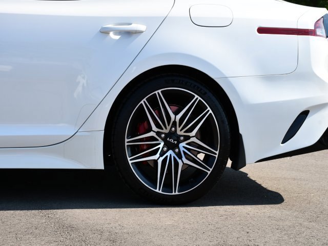 Used 2022 Kia Stinger GT2 image 11
